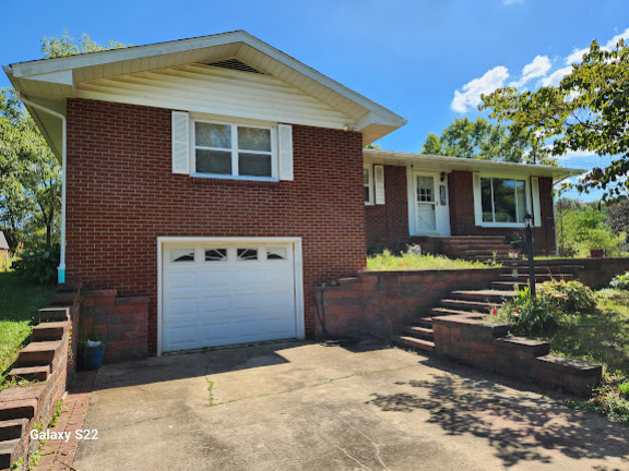 AUCTION SALE  REAL ESTATE & CONTENTS  SATURDAY OCTOBER 18